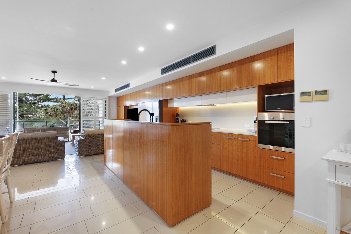 3/64 The Esplanade Burleigh Heads 9