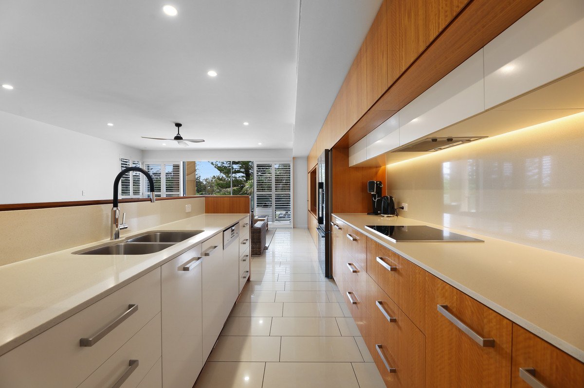 3/64 The Esplanade Burleigh Heads 10