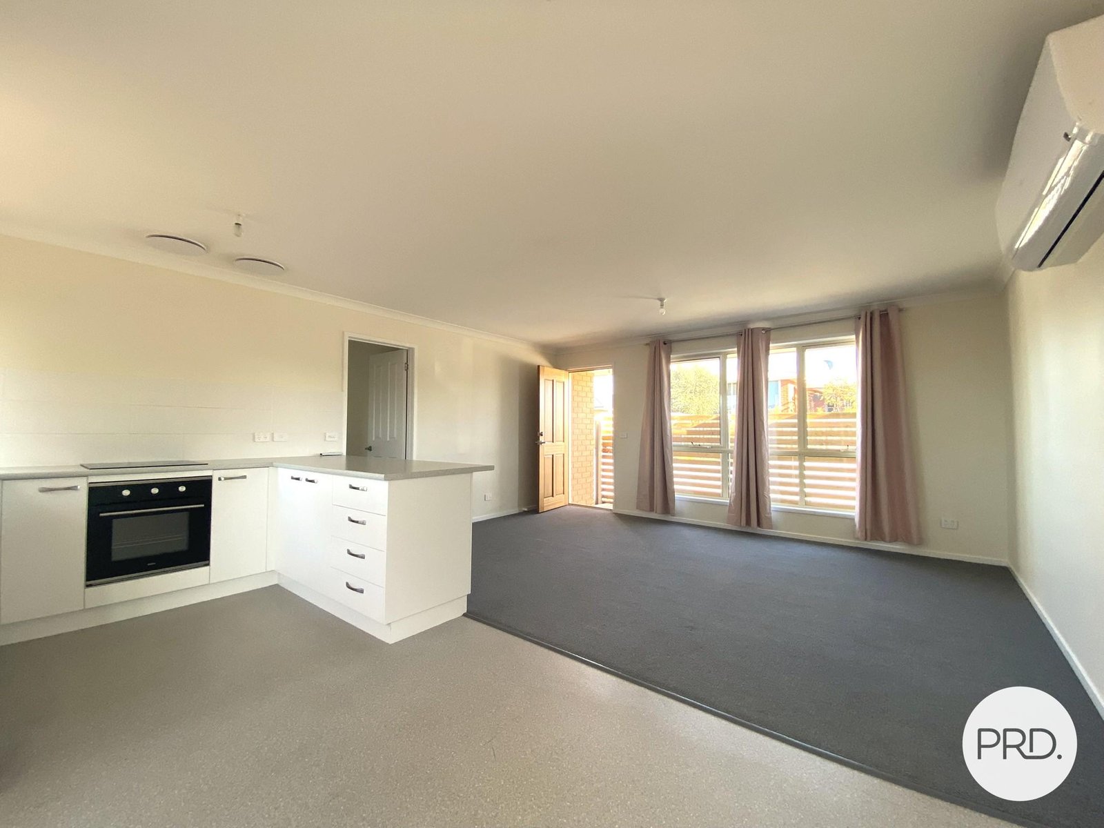 3/64a William Street BRIGHTON 2