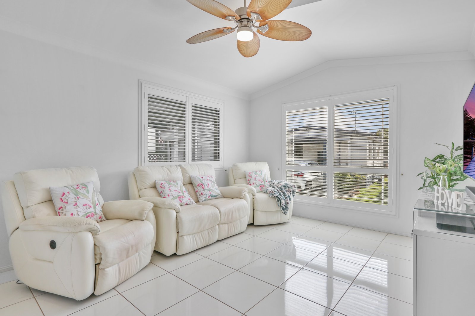 369/210 Windang Road WINDANG 4