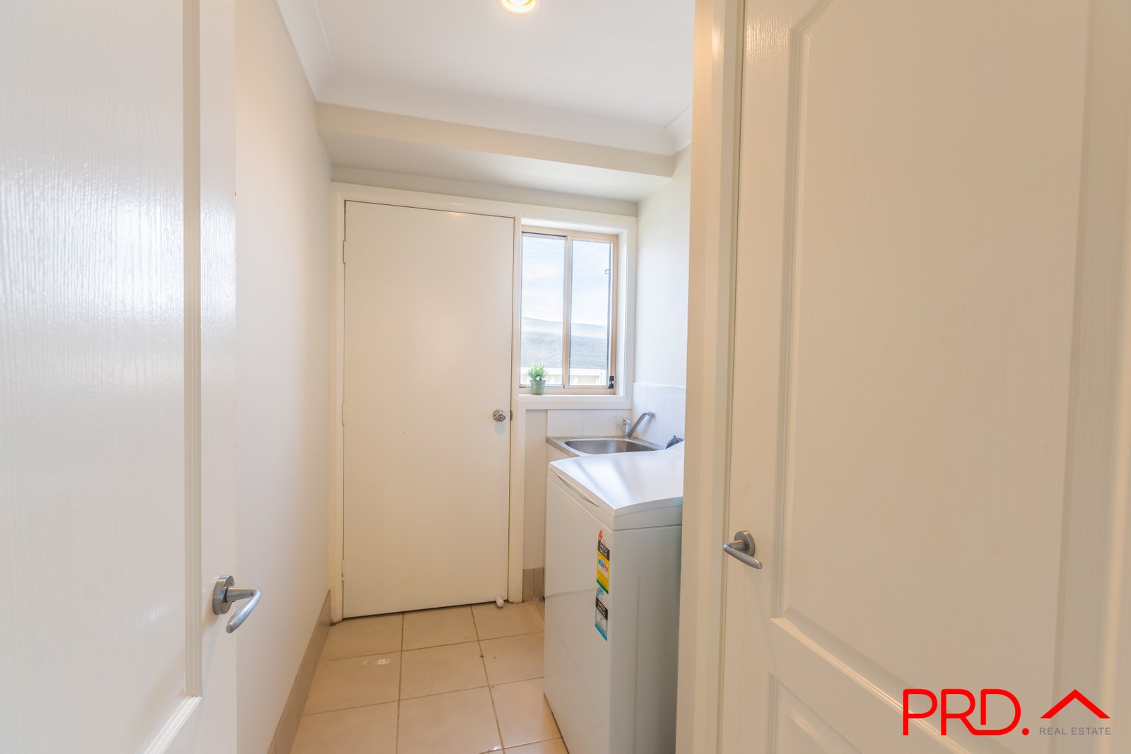 36a Fisher Road TAMWORTH 14