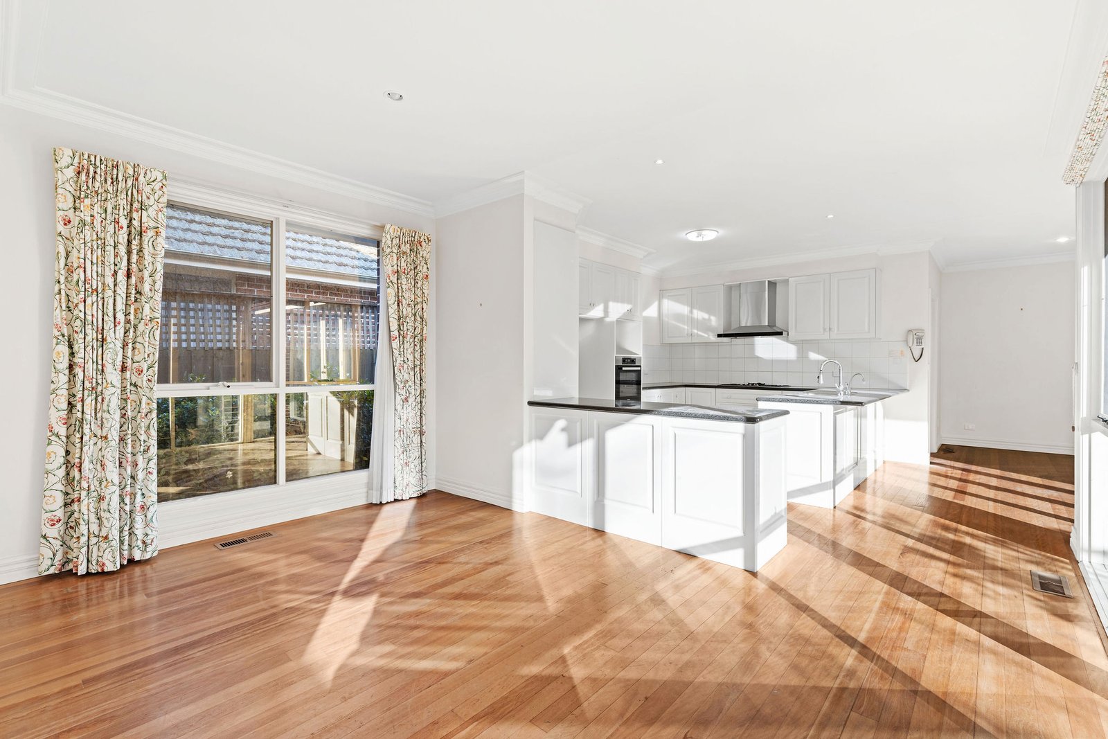 Gallery: 36A Grosvenor Parade