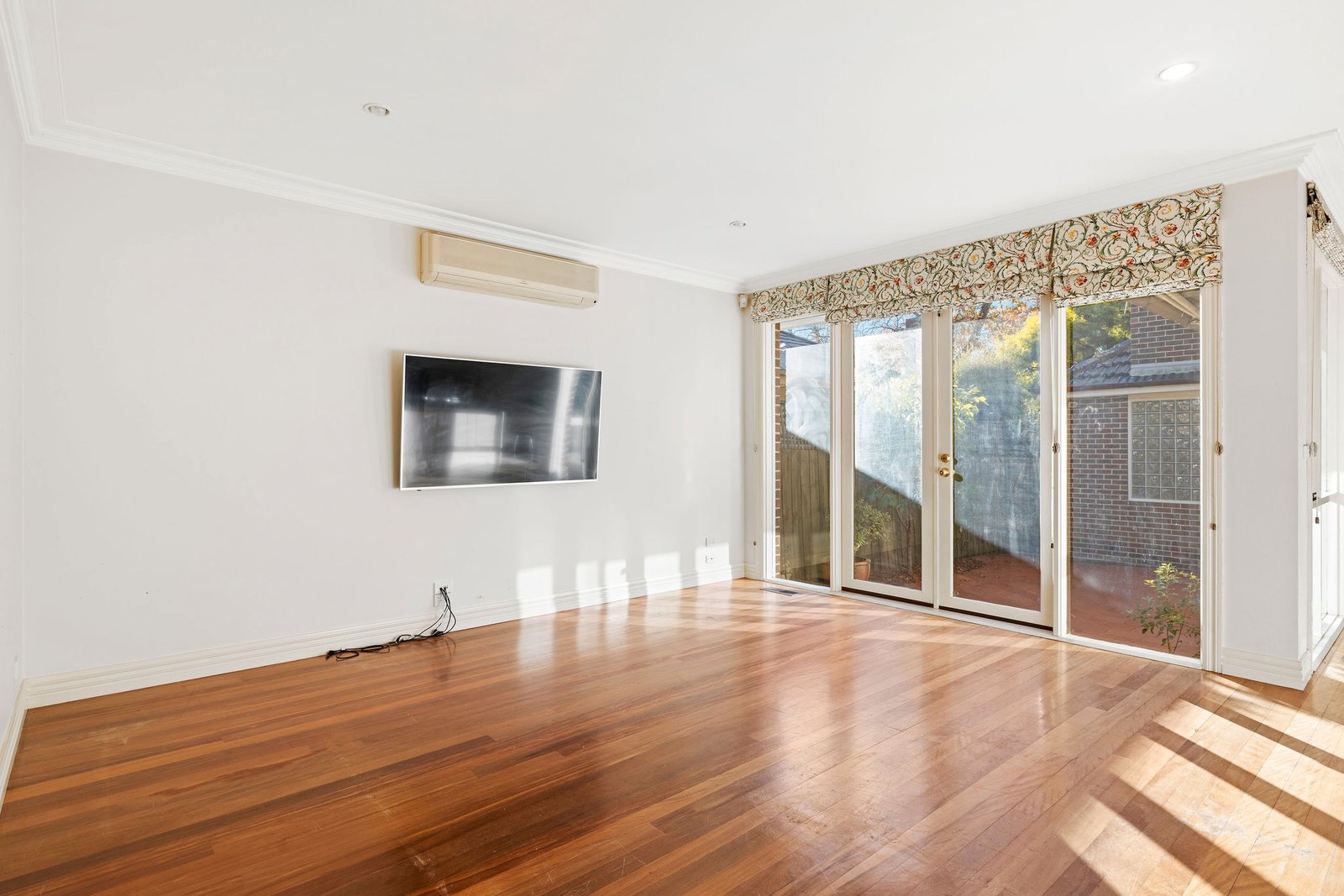 Gallery: 36A Grosvenor Parade
