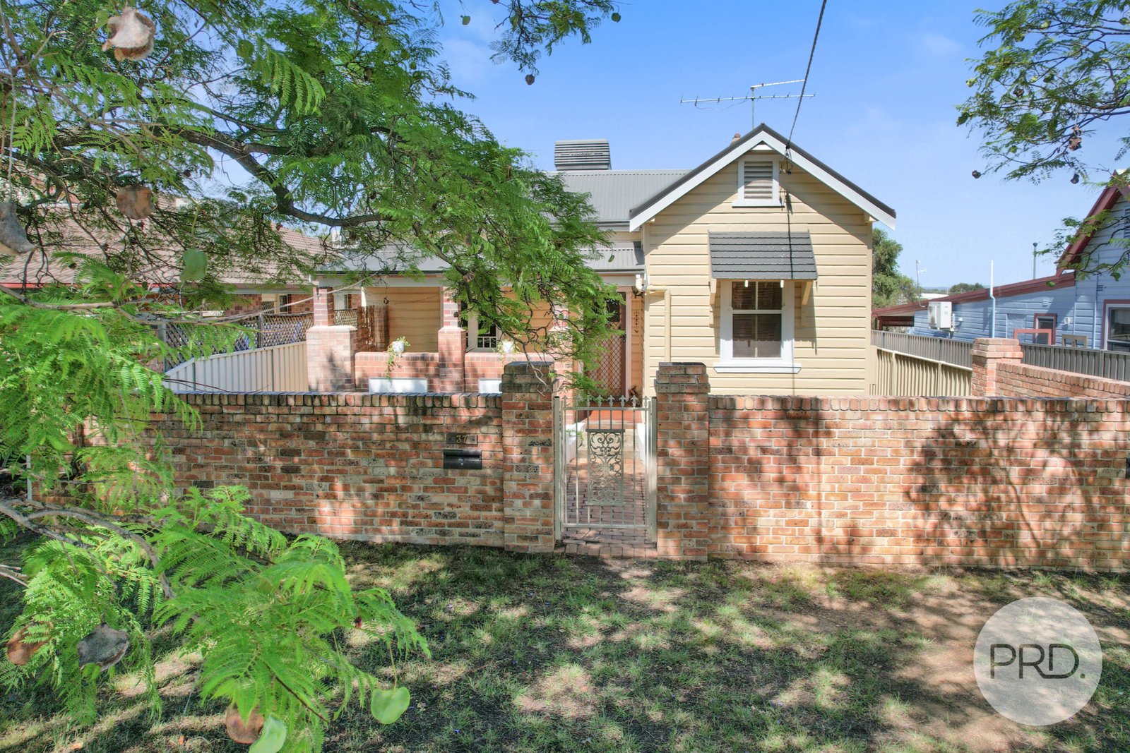 37 & 37a Crown Street TAMWORTH 2