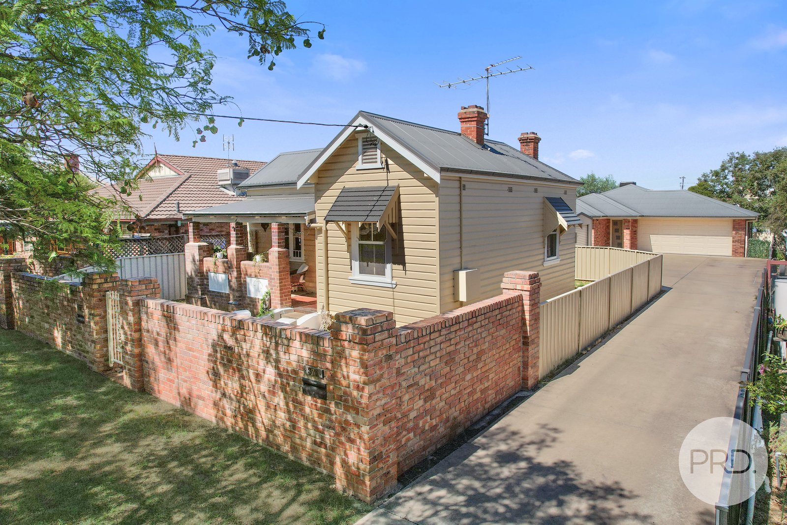 37 & 37a Crown Street TAMWORTH 3