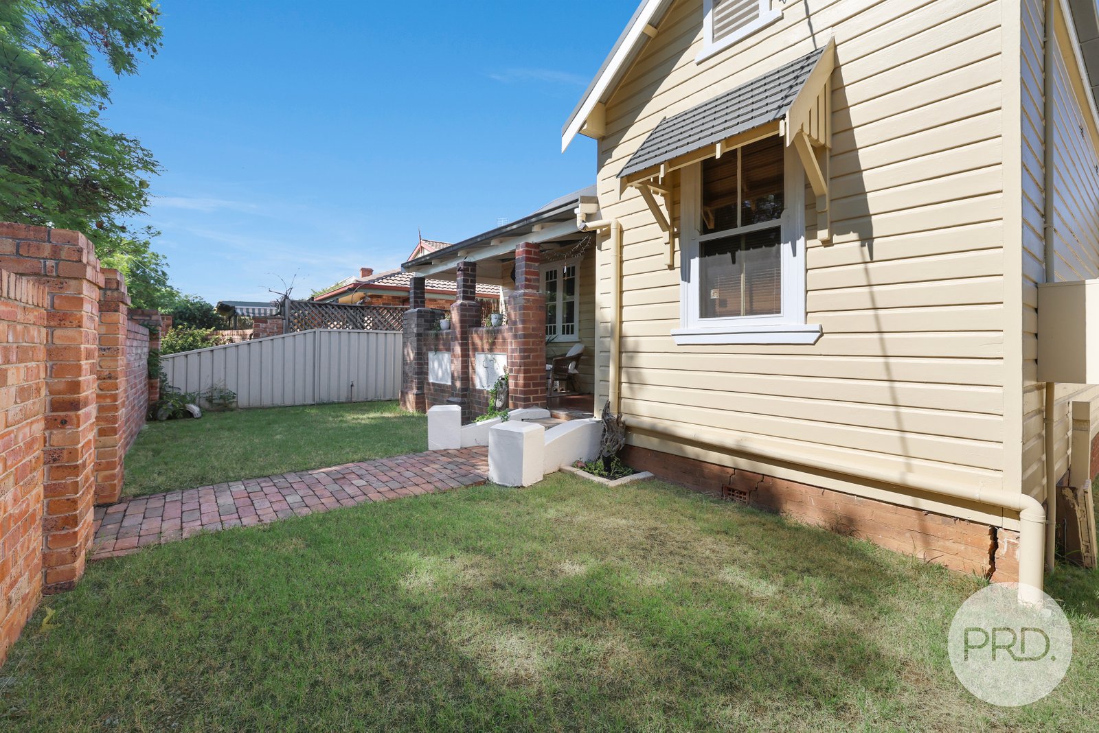 37 & 37a Crown Street TAMWORTH 4
