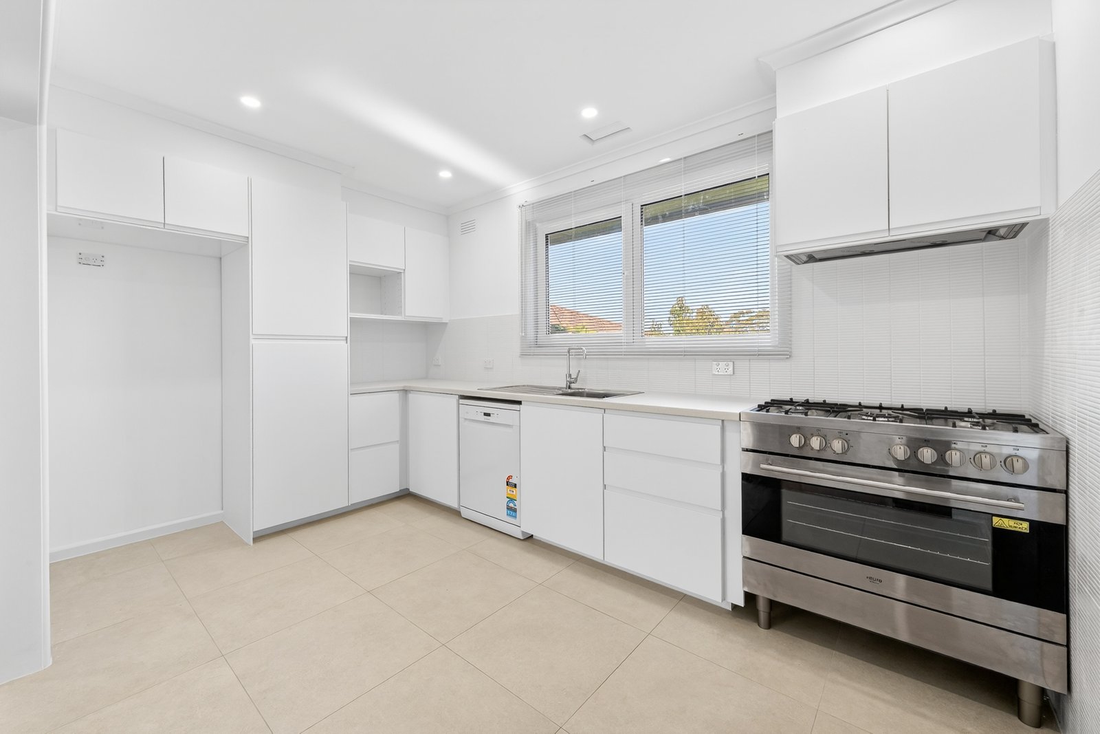 Gallery: 3/7-9 Roberts Avenue