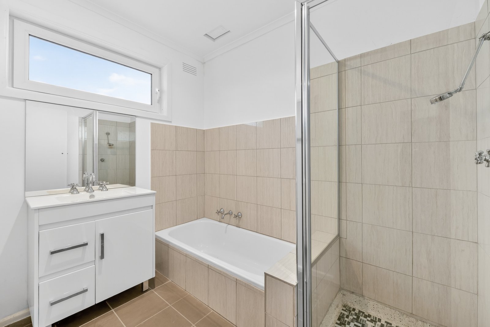 Gallery: 3/7-9 Roberts Avenue