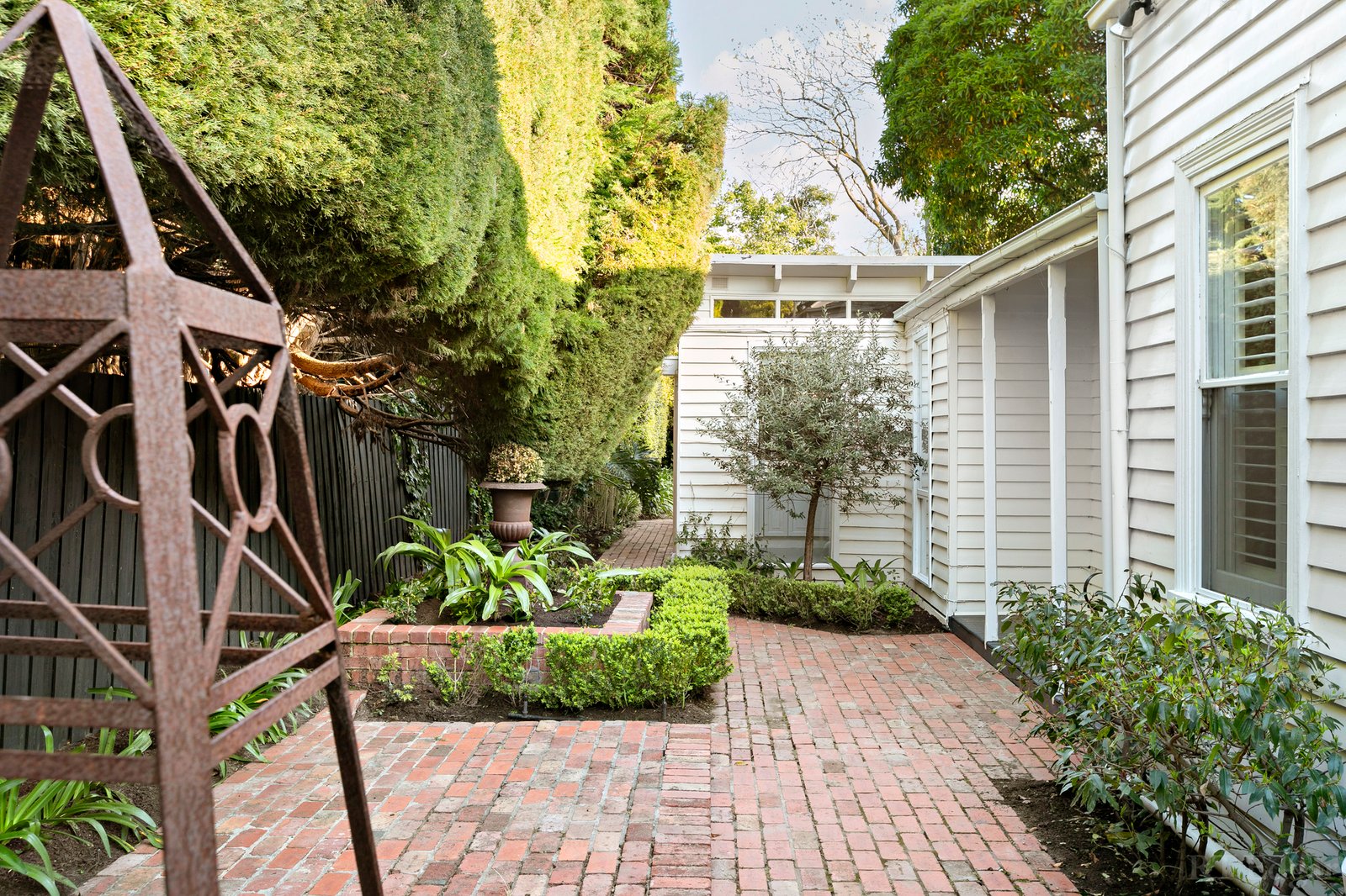 Real Estate and Property in 37 Alma Road, Camberwell, VIC