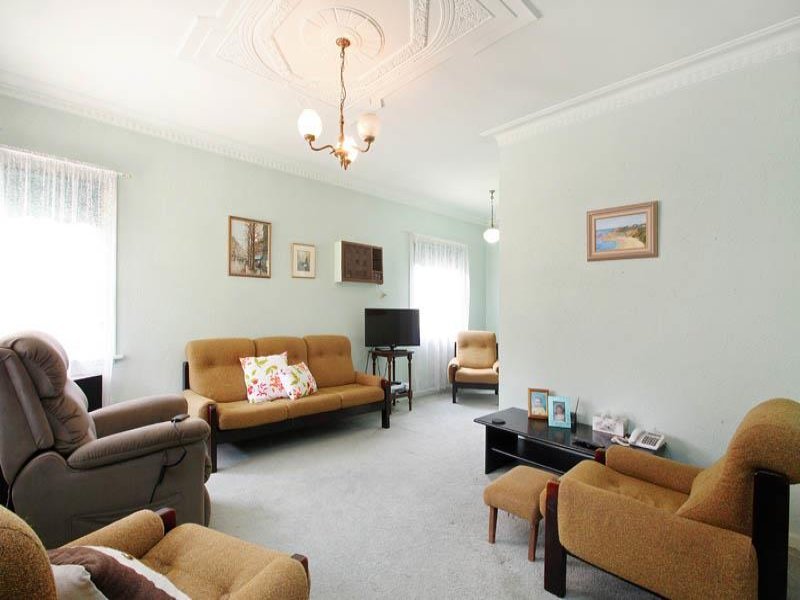 Gallery: 37 Ballard Street