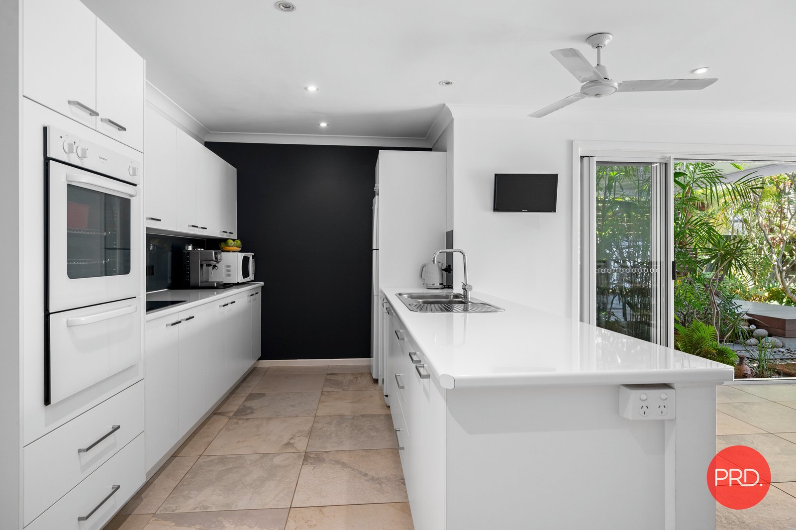 37 Beach Parade MYLESTOM 6