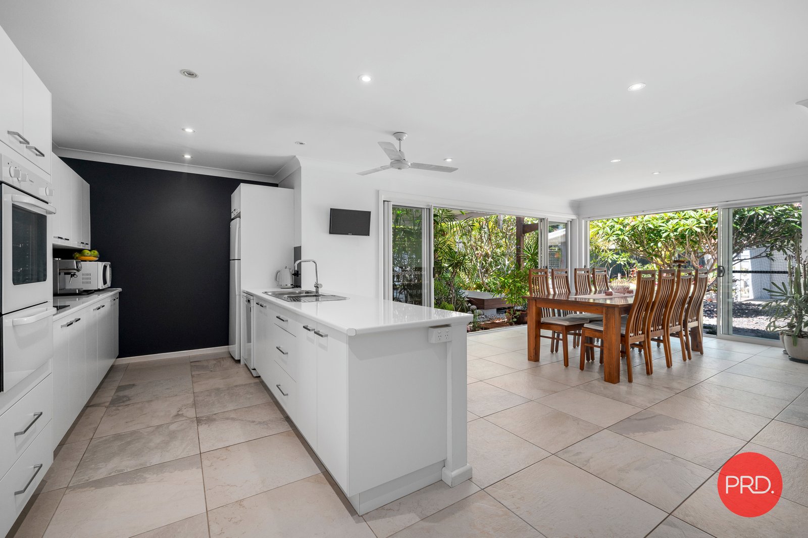 37 Beach Parade MYLESTOM 7