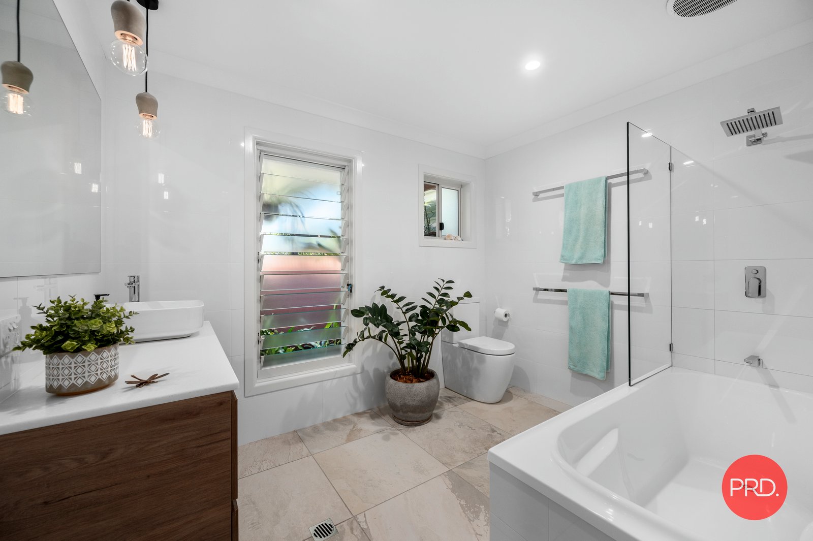 37 Beach Parade MYLESTOM 15