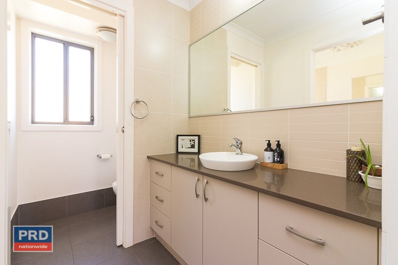 37 Birchmans Grove WAMBOIN 18