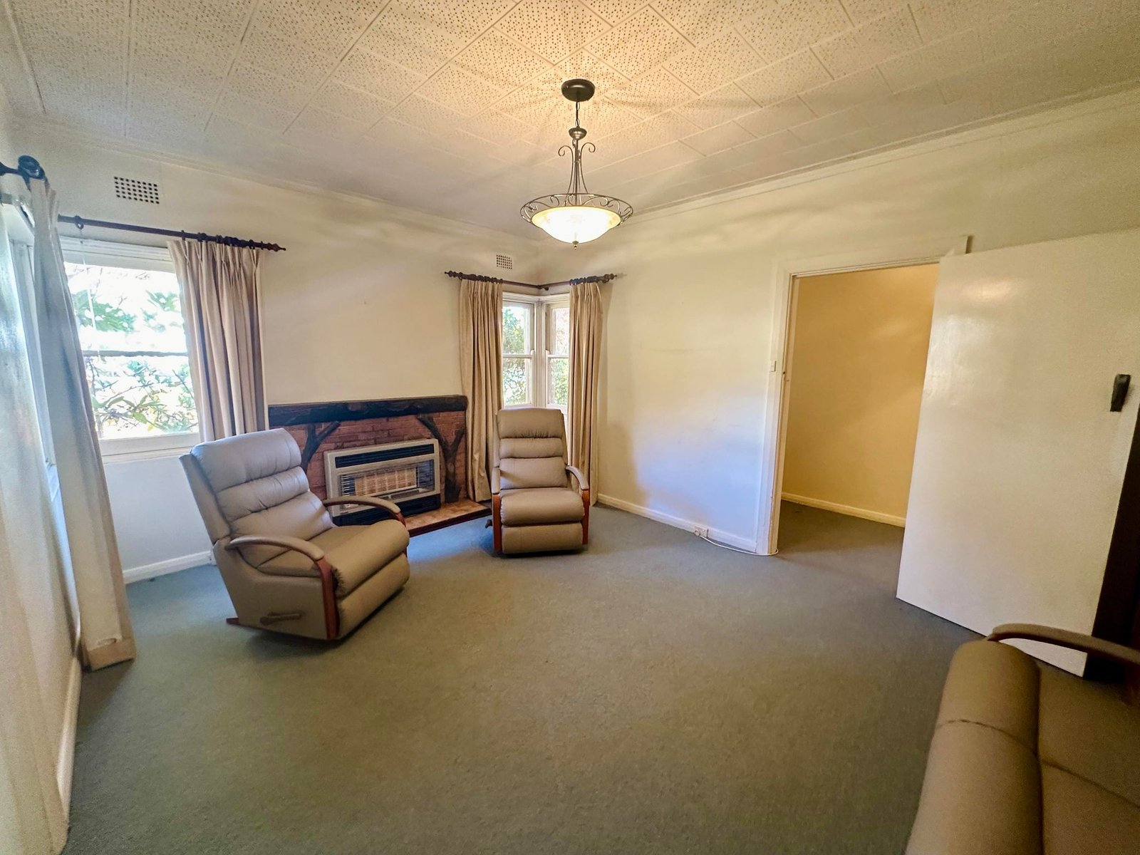 37 Bridge Street TUMBARUMBA 4