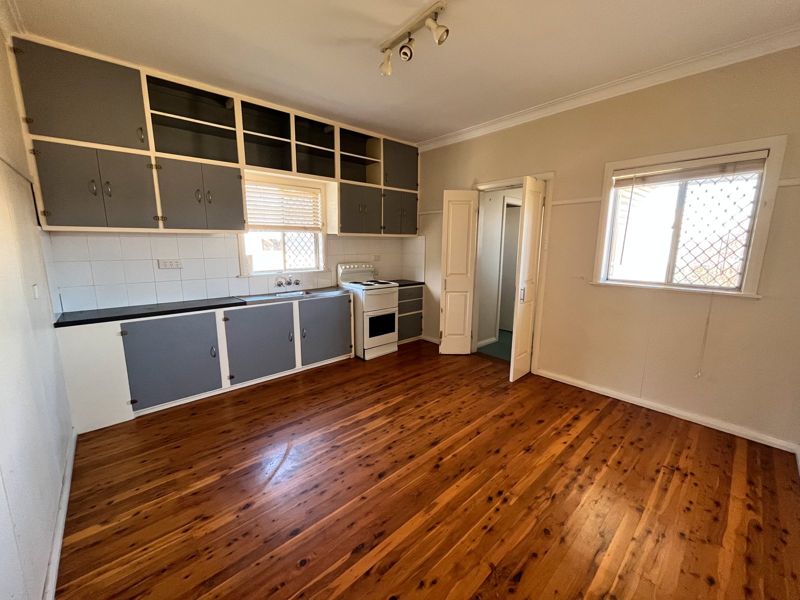 37 Byrnes Avenue TAMWORTH NSW 2340