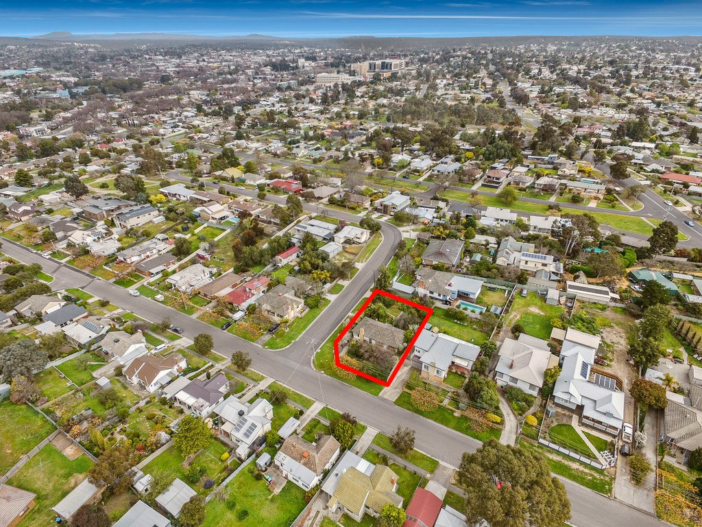 37 Caledonia Street NORTH BENDIGO 9