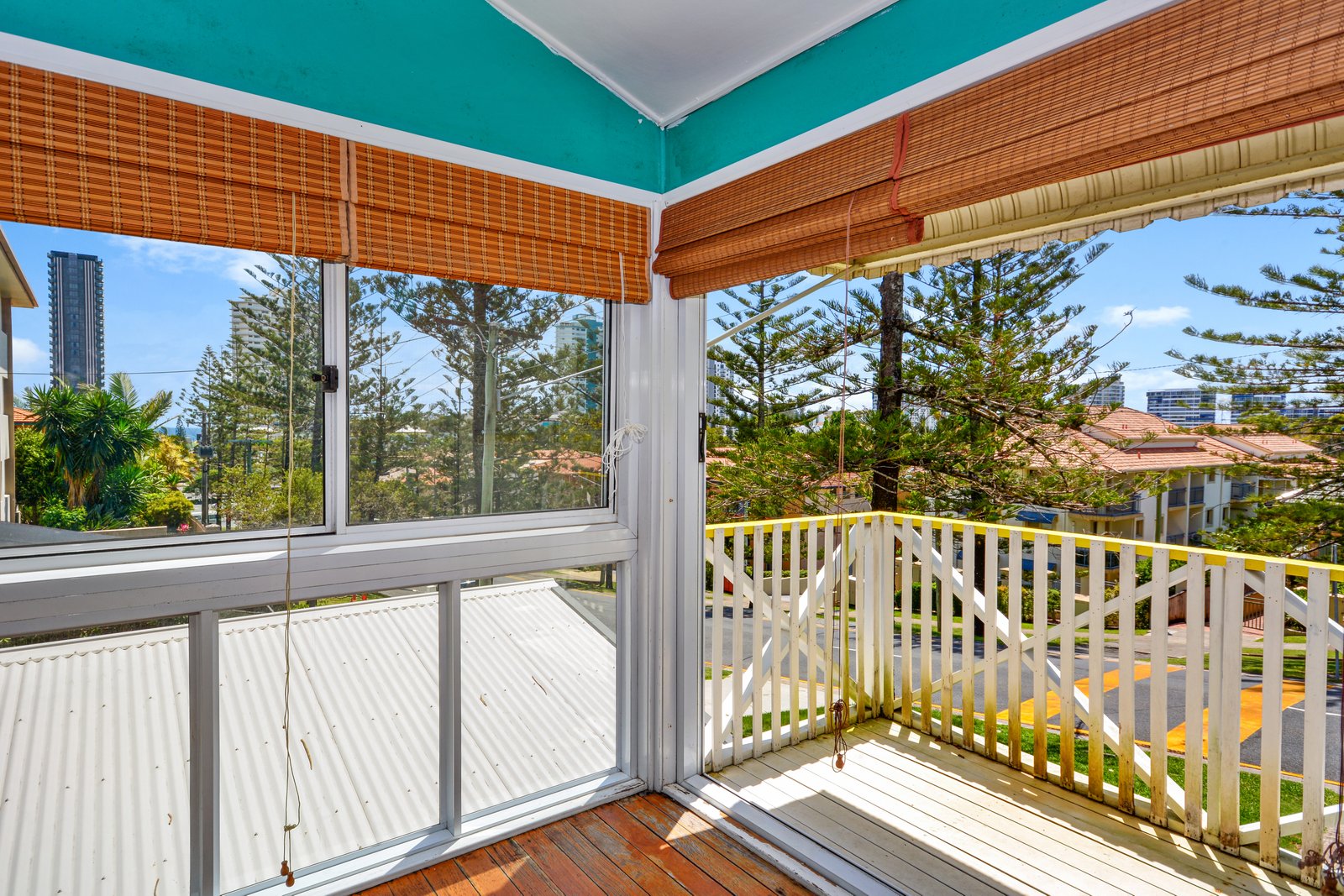 37 Dutton Street COOLANGATTA 4