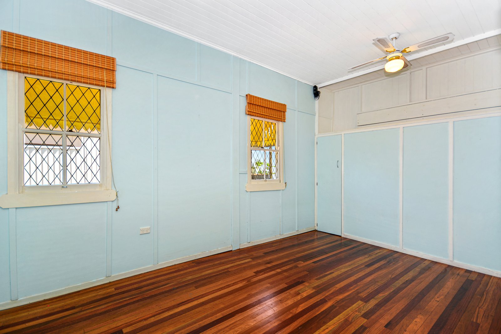 37 Dutton Street COOLANGATTA 5