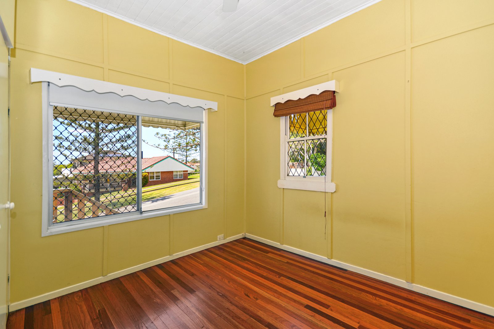 37 Dutton Street COOLANGATTA 6