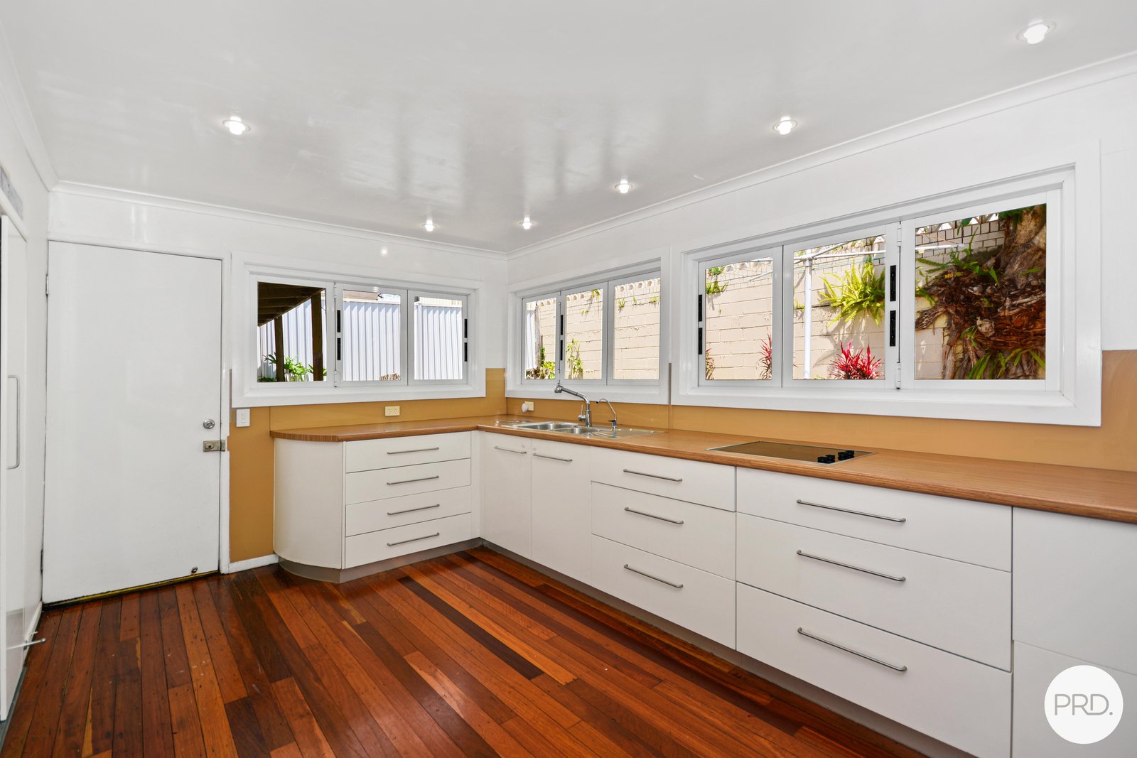 37 Dutton Street COOLANGATTA 2