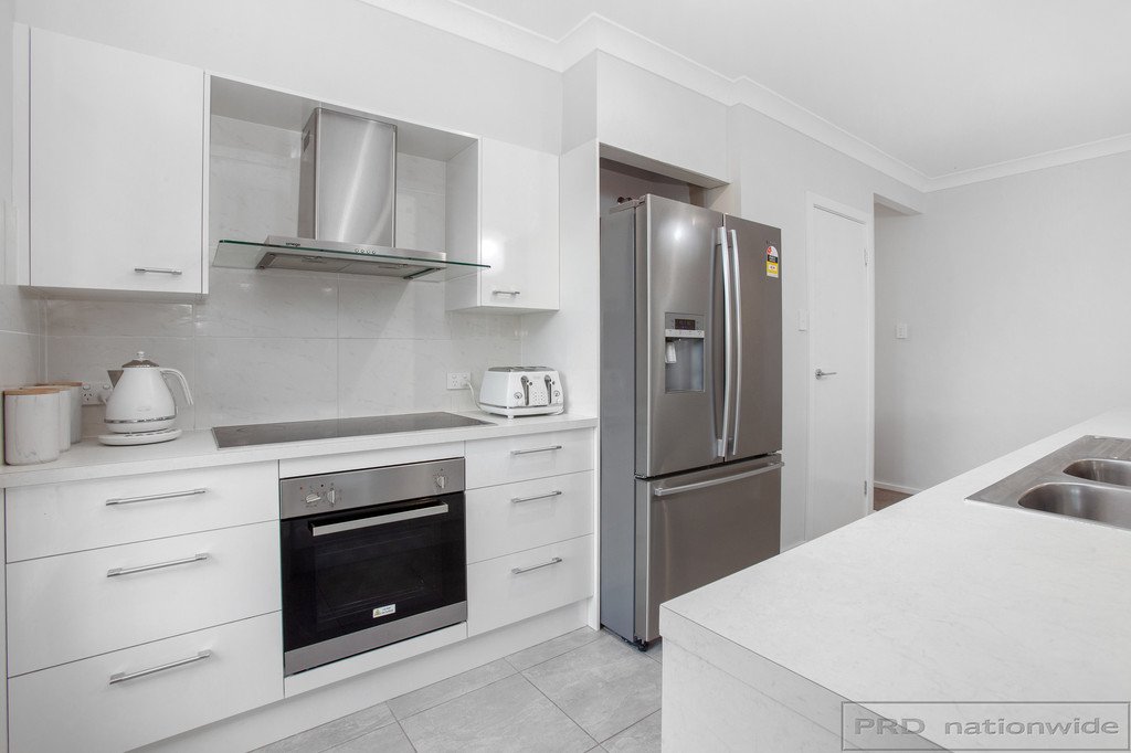 37 Elizabeth Street WALLALONG 4