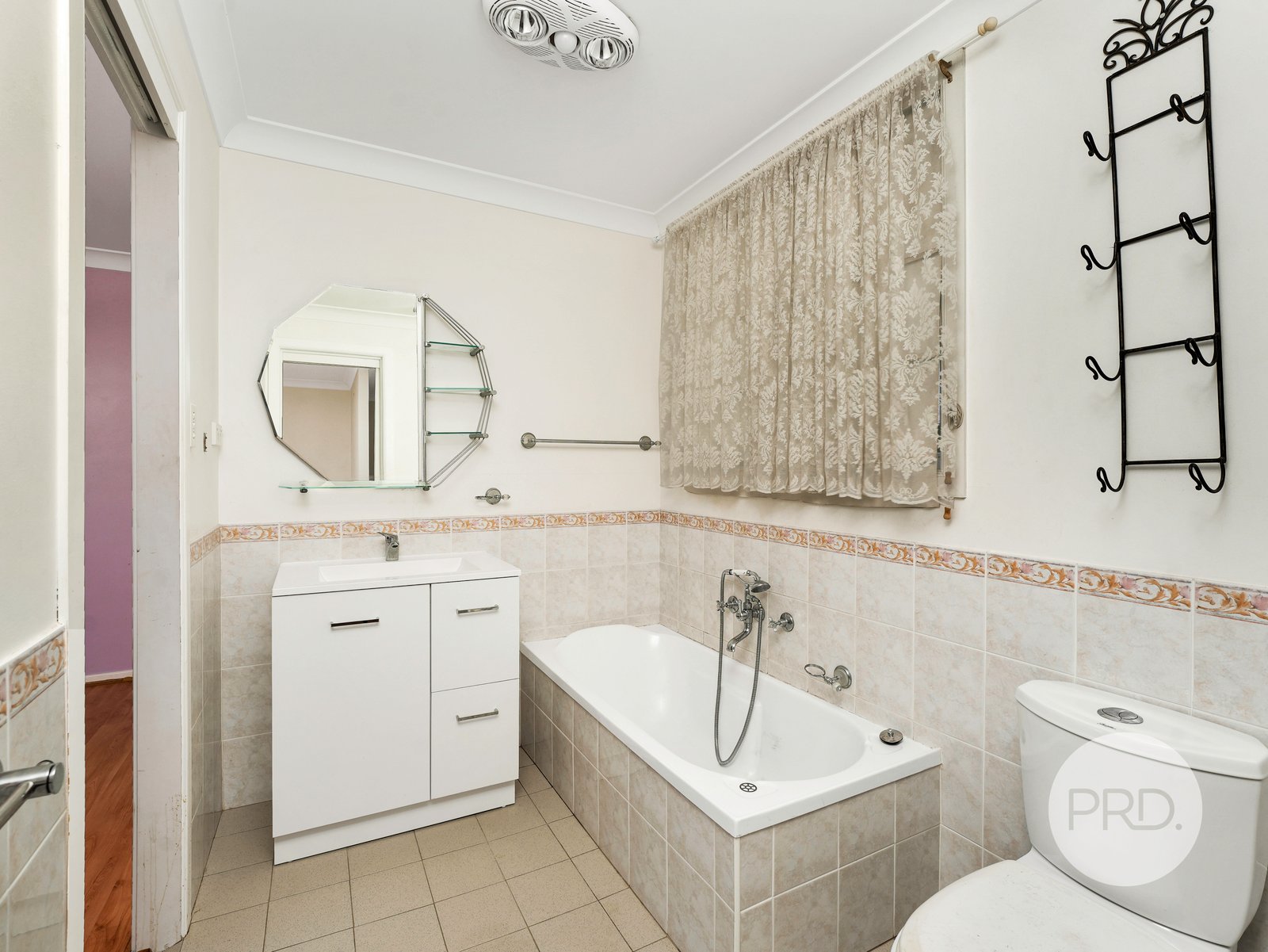 37 Farnsworth Avenue CAMPBELLTOWN 11