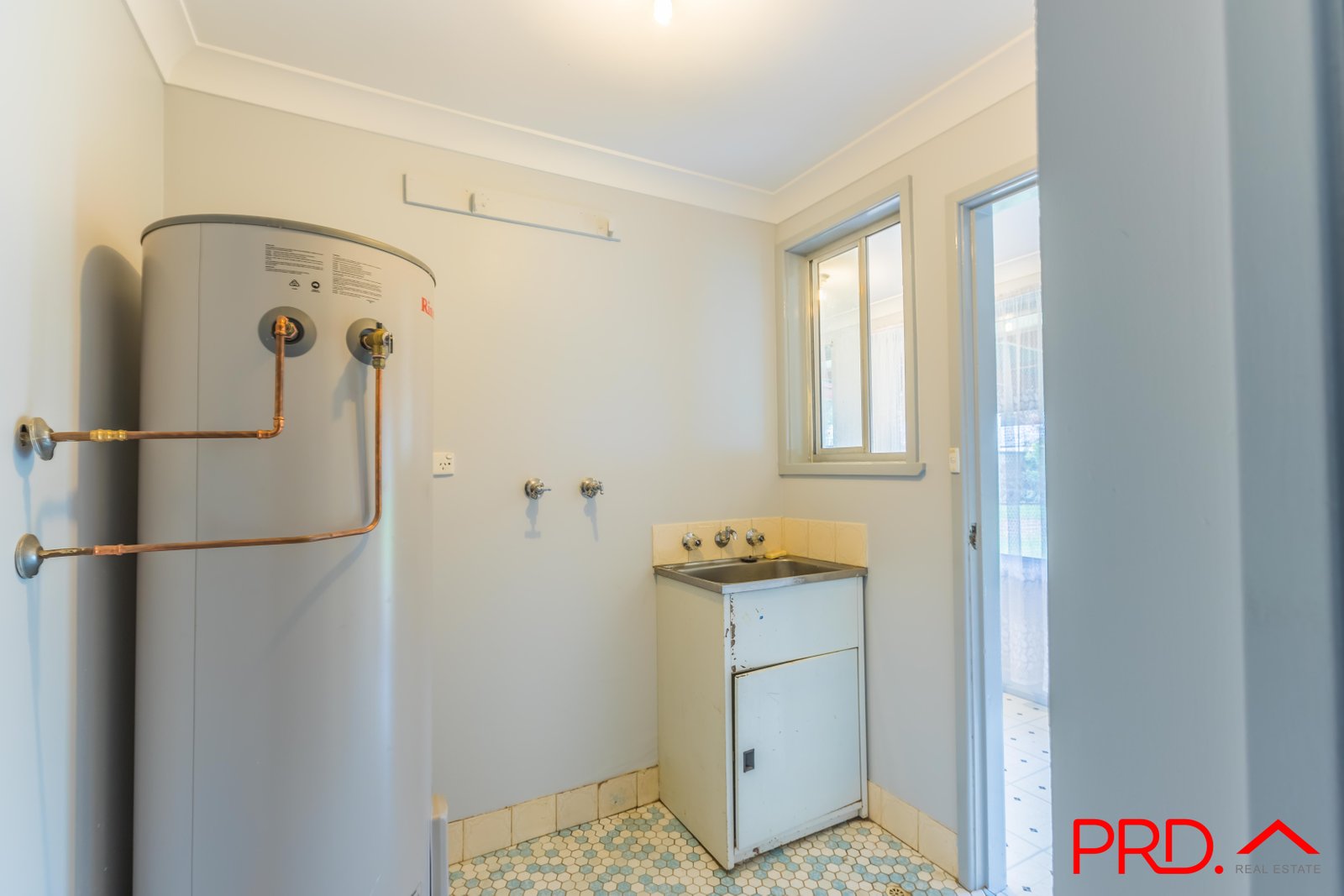 37 Fisher Road TAMWORTH 11