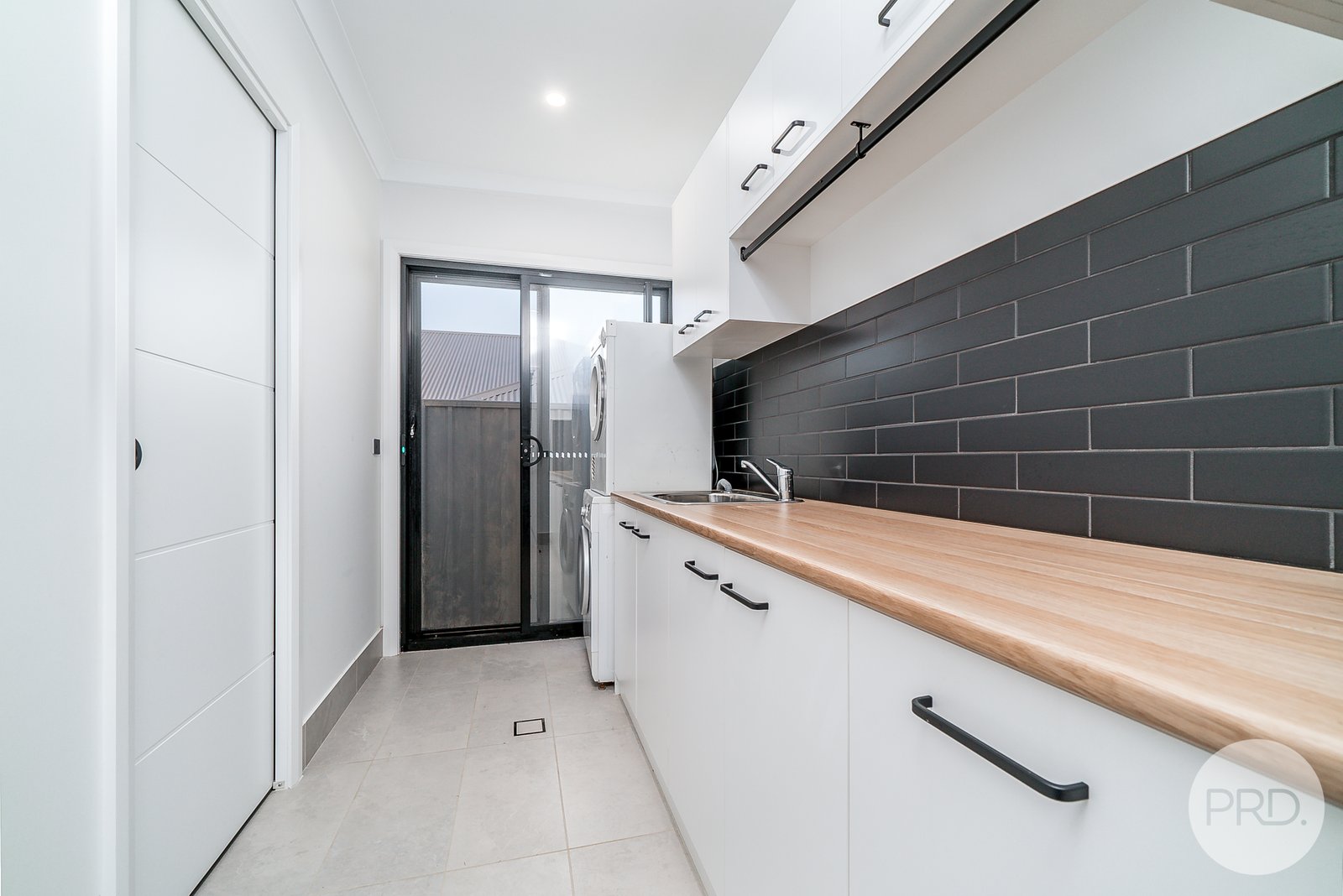 37 Gasnier Loop BOOROOMA 22