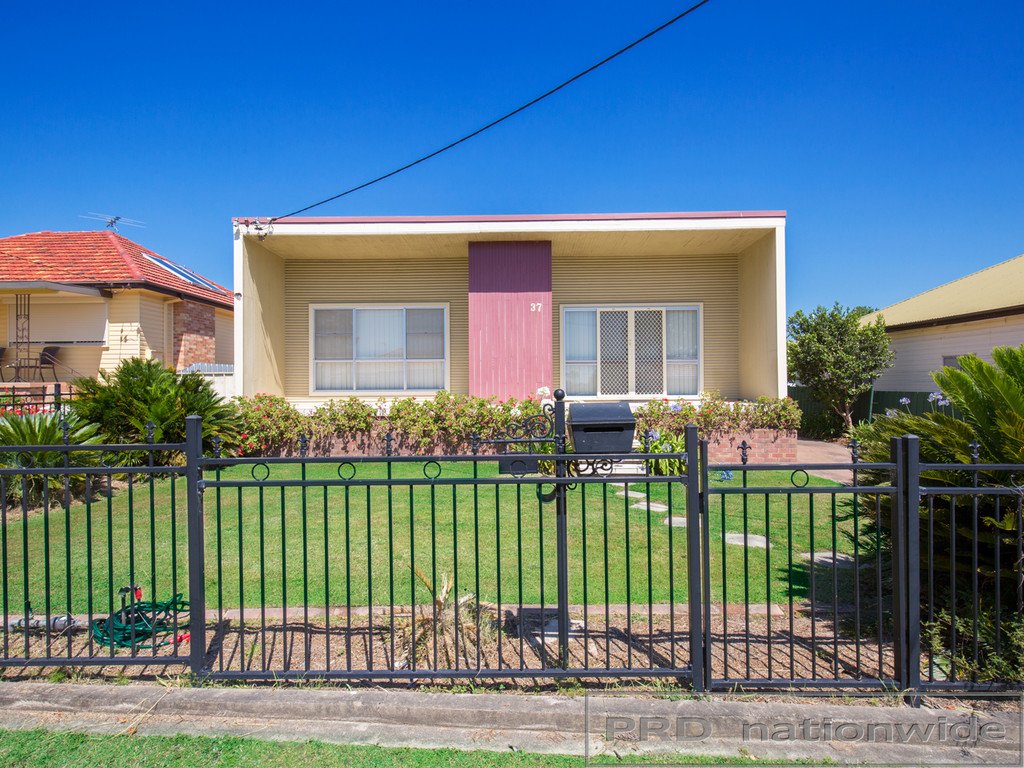 37 Hawthorne Street BERESFIELD 13