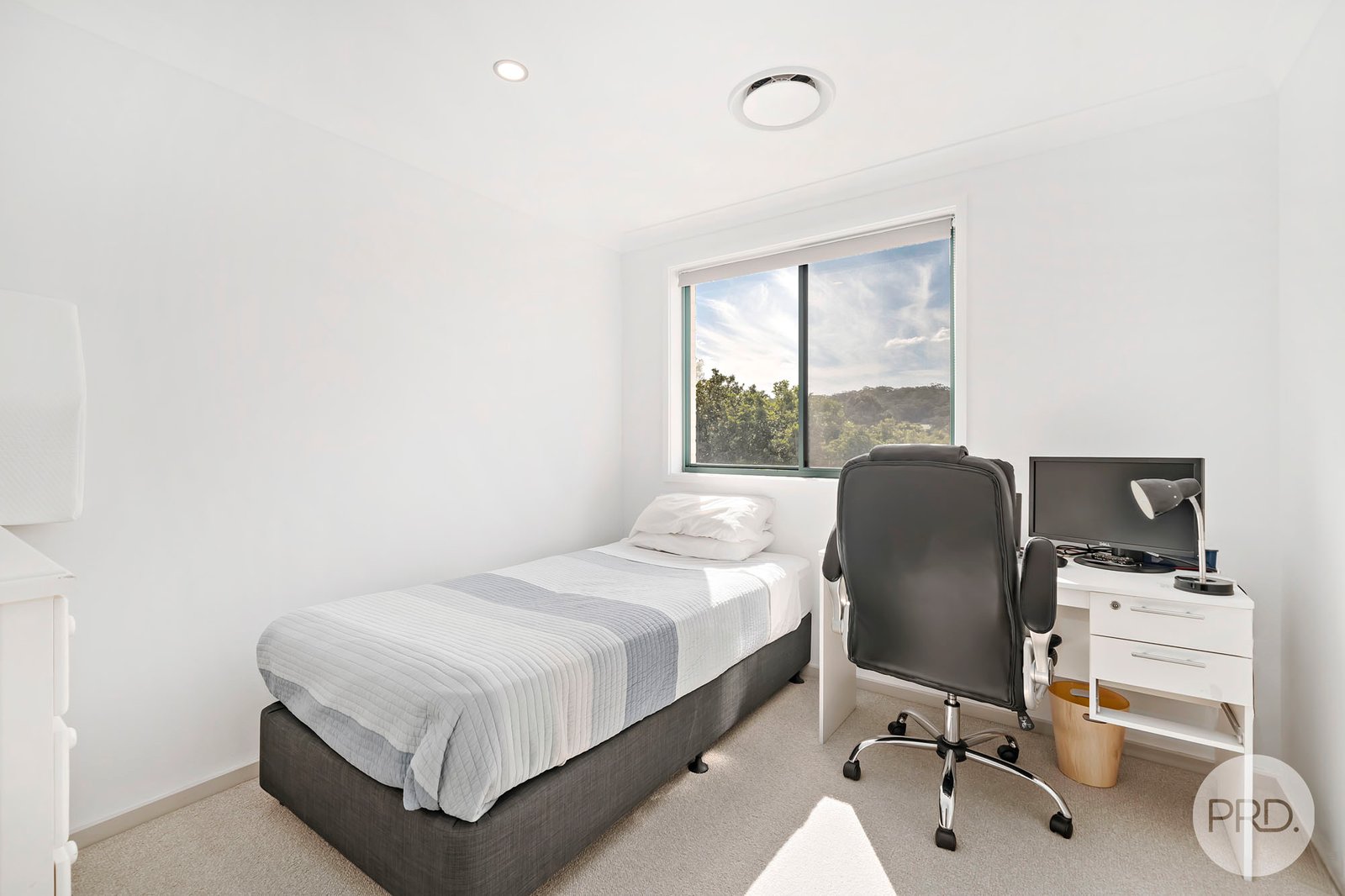 3/7 Helm Close SALAMANDER BAY 13