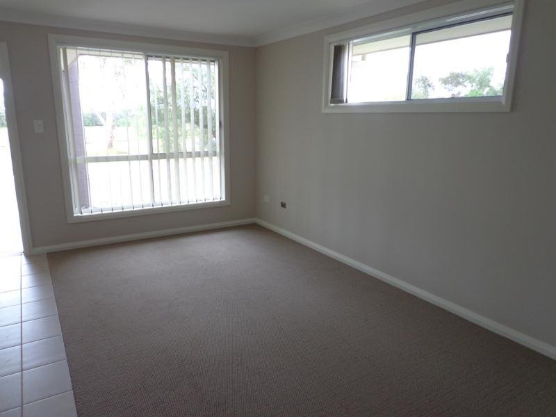 37 Higgins Lane TAMWORTH 3