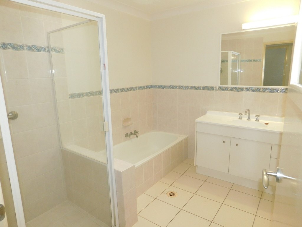 3/7 Hillstar Avenue BURLEIGH WATERS 8