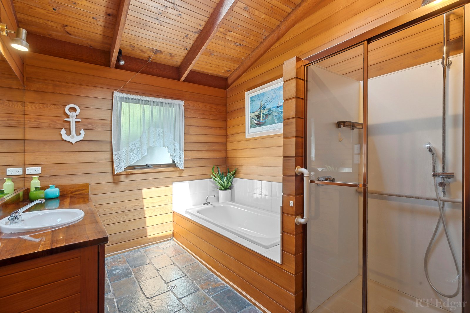 Real Estate and Property in 37 Hollywood Boulevard, Point Lonsdale, VIC