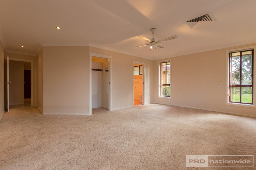 37 Howick Street TUMUT 7