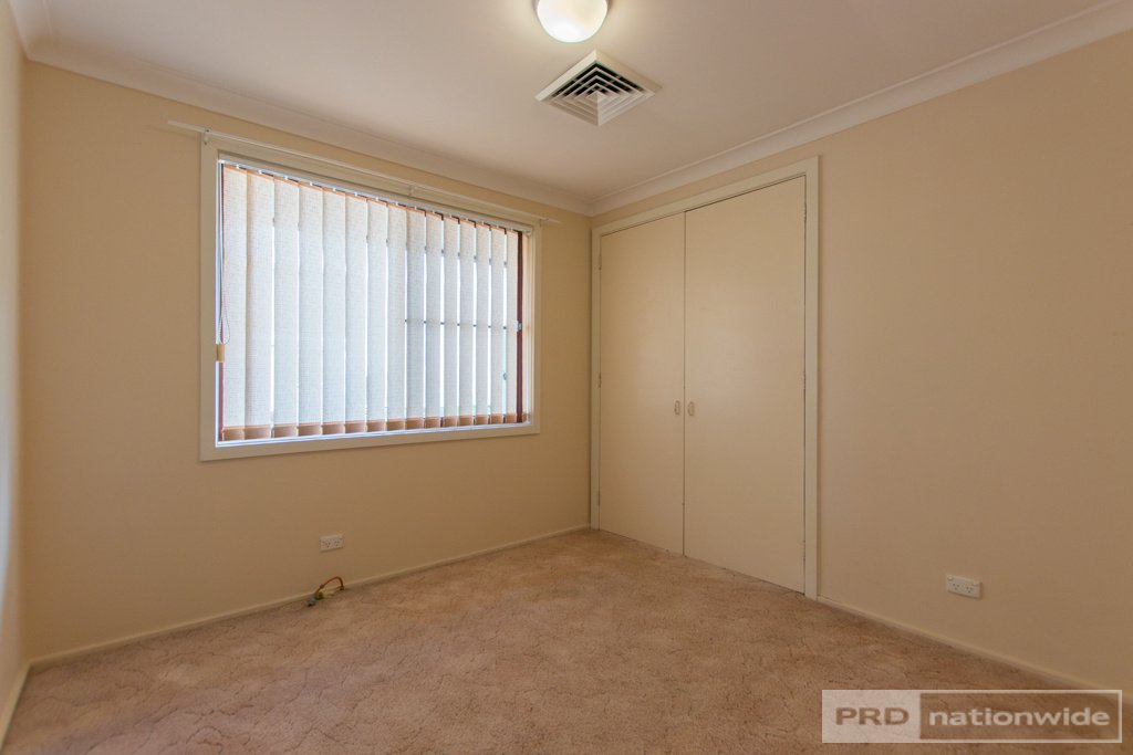 37 Howick Street TUMUT 12