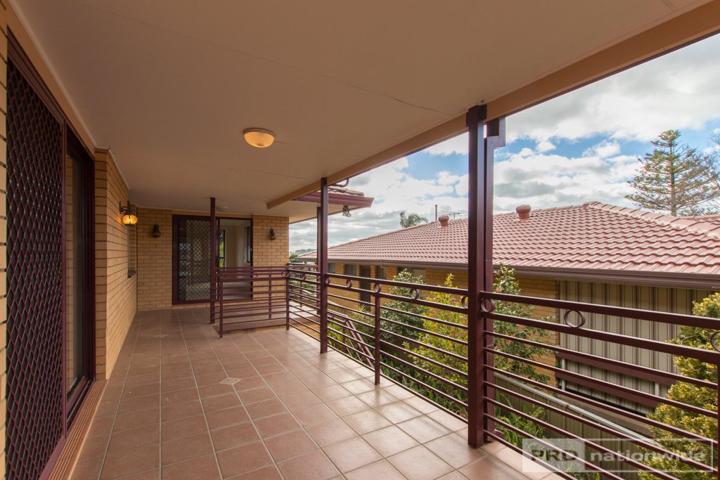 37 Howick Street TUMUT 14