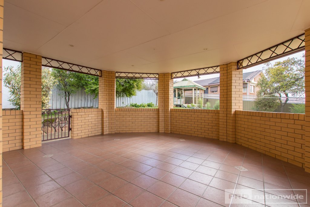 37 Howick Street TUMUT 15