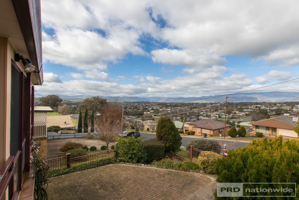 37 Howick Street TUMUT 17