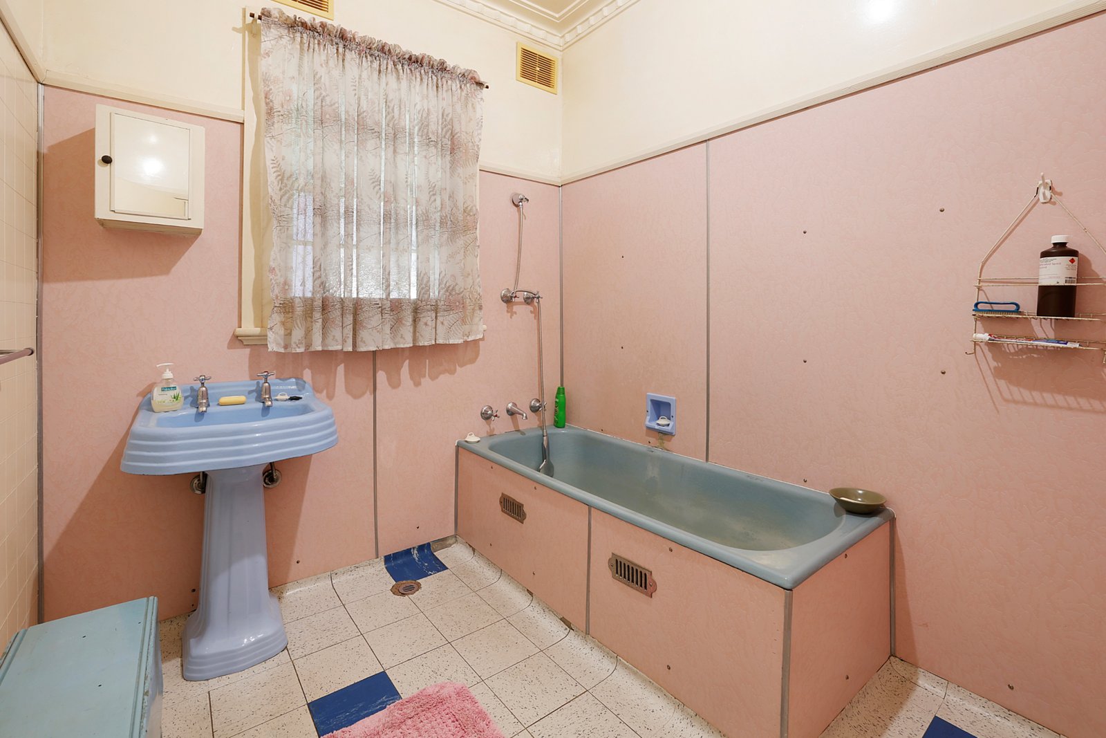 37 Jean Street TAMWORTH 9