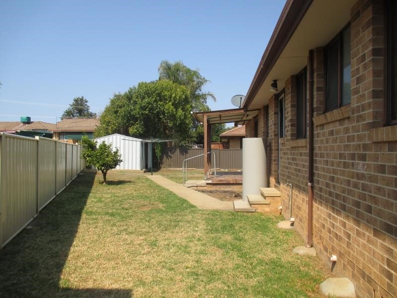 37 John Street TAMWORTH 9
