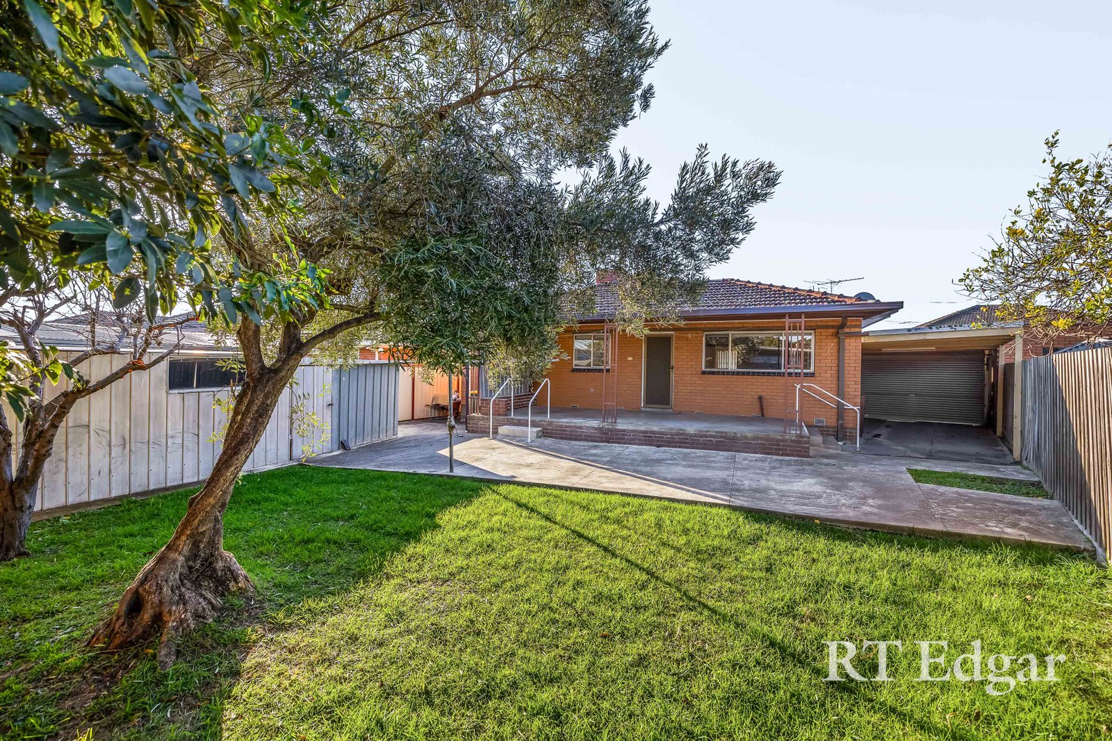 Real Estate and Property in 37 Kanimbla Drive, Lalor, VIC