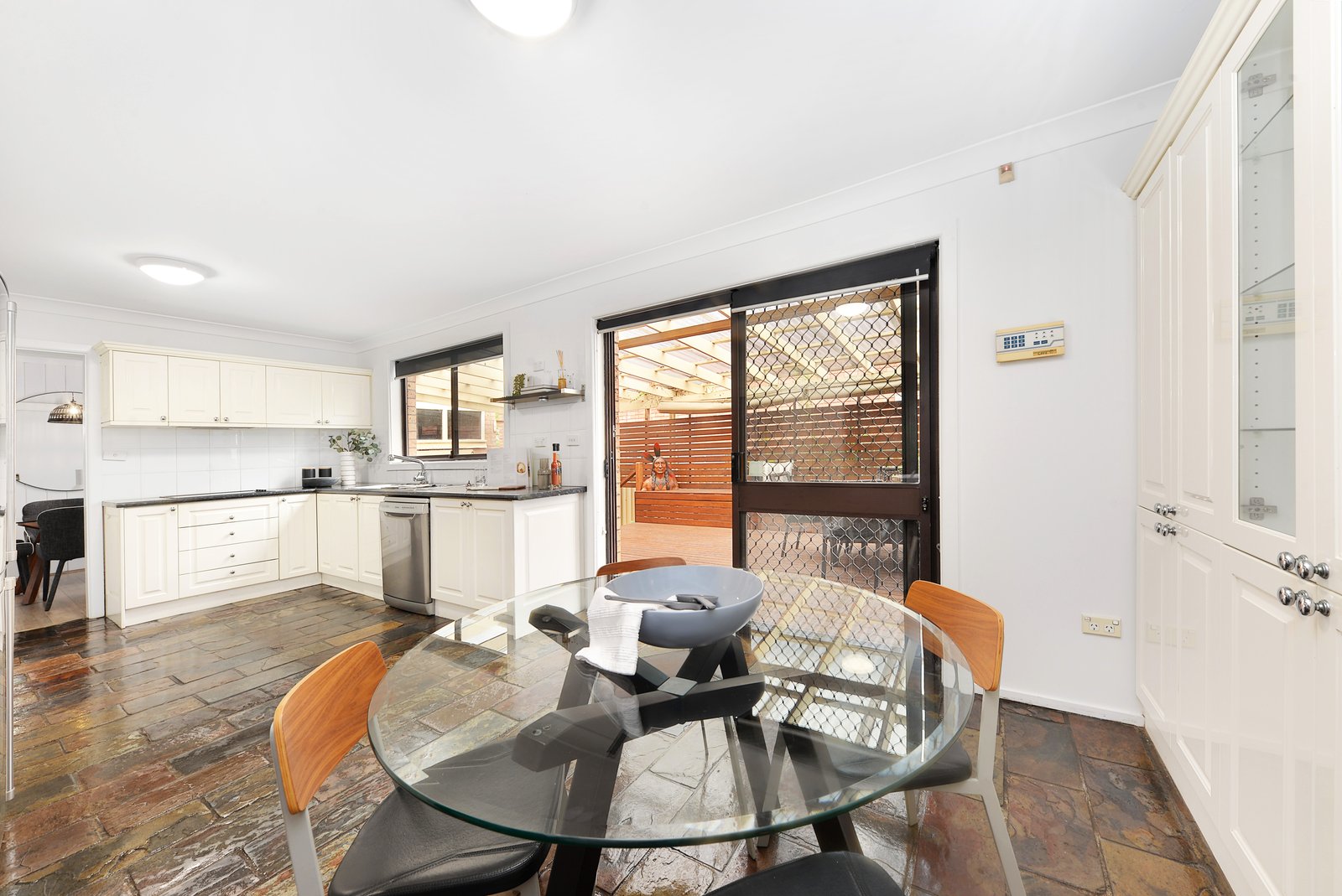 37 Knowles Ave  MATRAVILLE 9