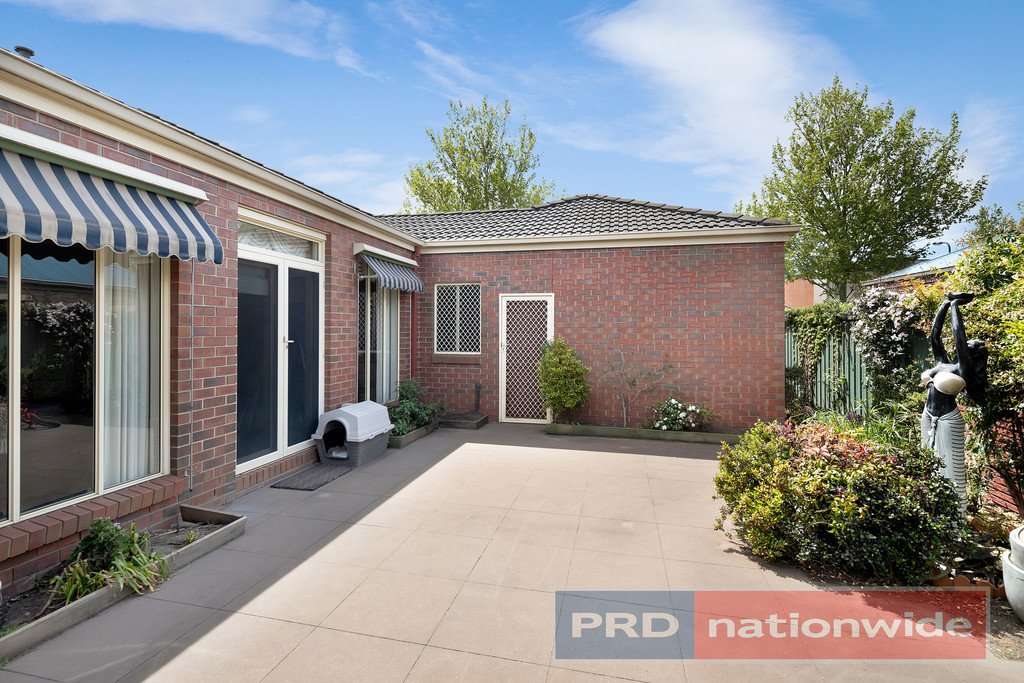 37 Lake Gardens Avenue LAKE GARDENS 11