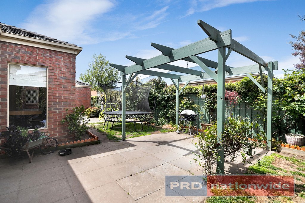 37 Lake Gardens Avenue LAKE GARDENS 12