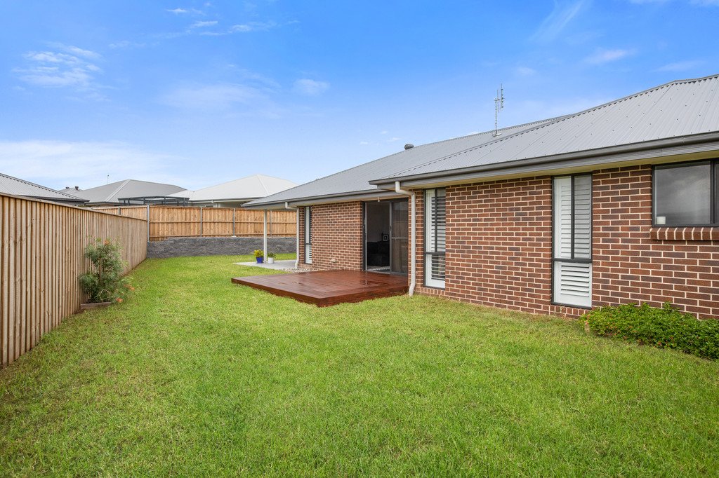 37 Lawrenson Parade THORNTON 3