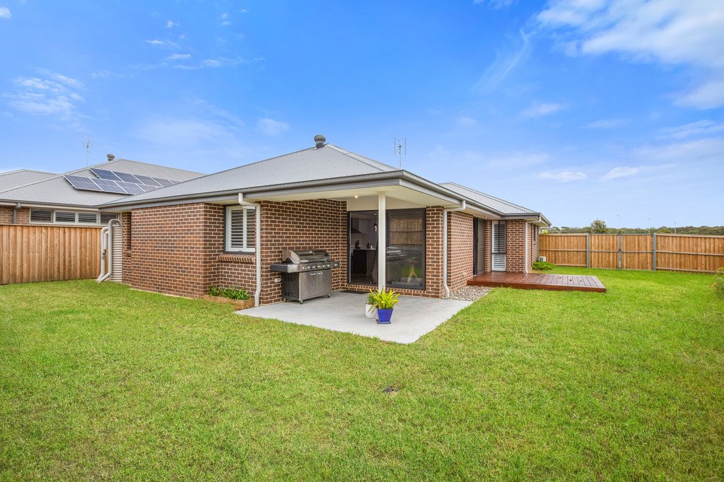 37 Lawrenson Parade THORNTON 5
