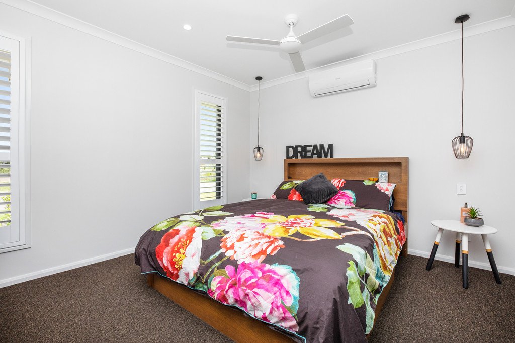 37 Lawrenson Parade THORNTON 12