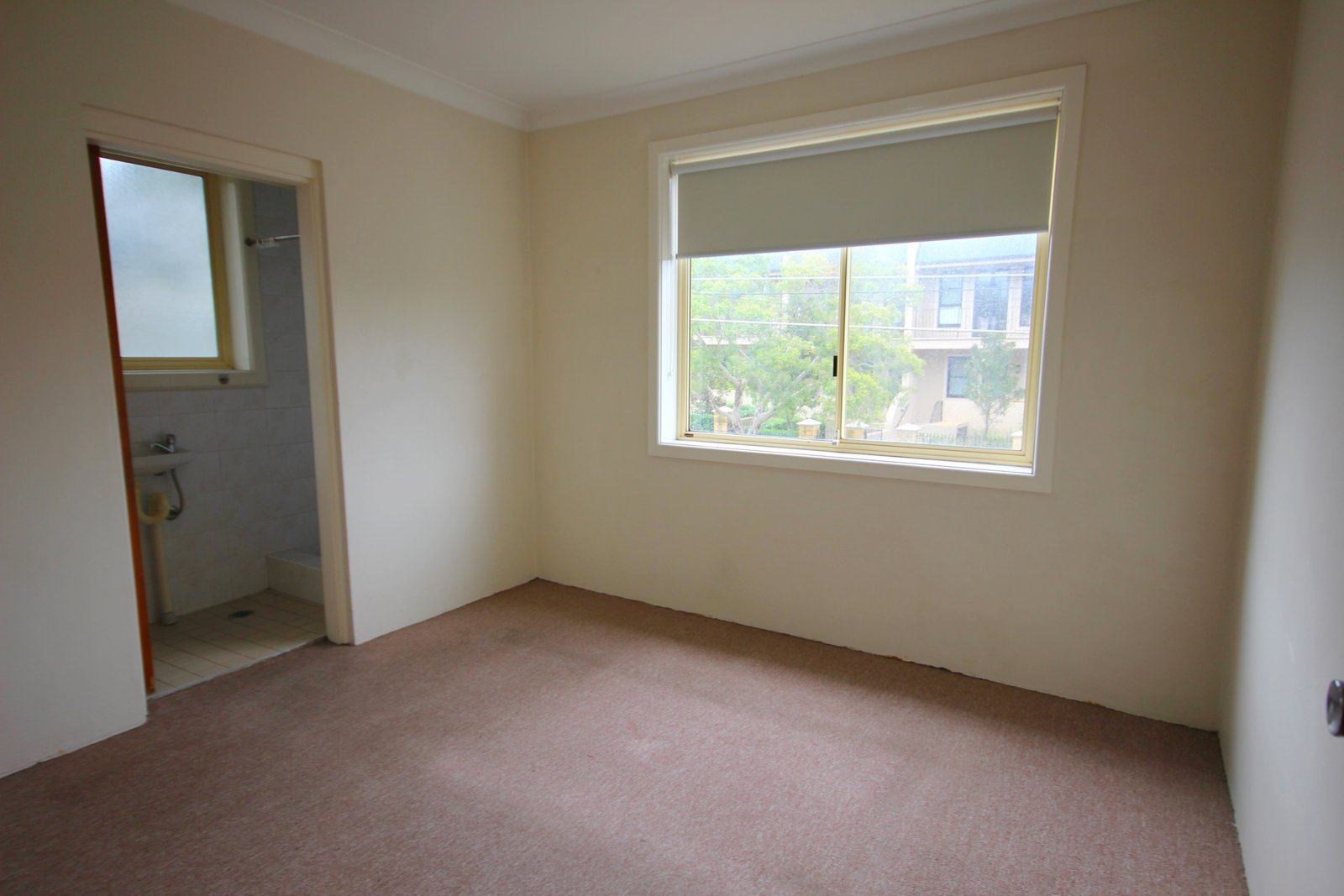 3/7 London Street ENMORE 4