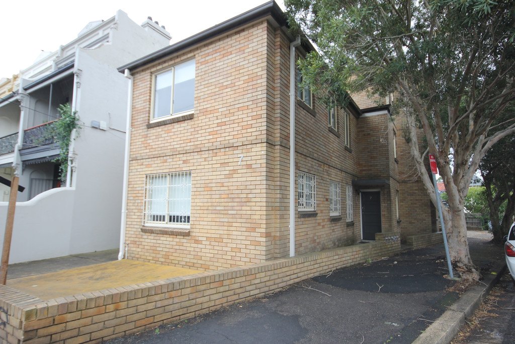 3/7 London Street ENMORE 8